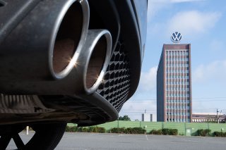 "La crise des puces, les longs délais d'attente et la rareté des voitures neuves appartiennent désormais au passé", estime Ferdinand Dudenhöffer dans le rapport mensuel du Center Automotive Research. (archives)